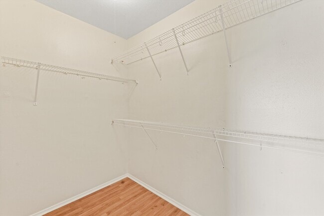 Building Photo - 7144 N Holiday Dr