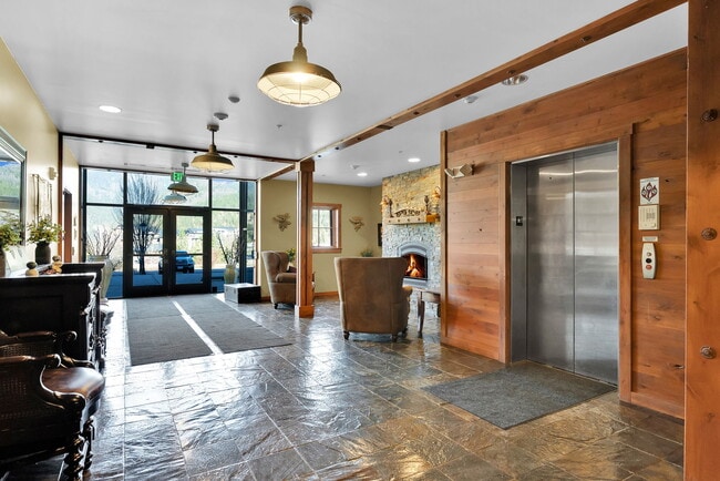 Building Photo - 834 Mc Kinley Ave W