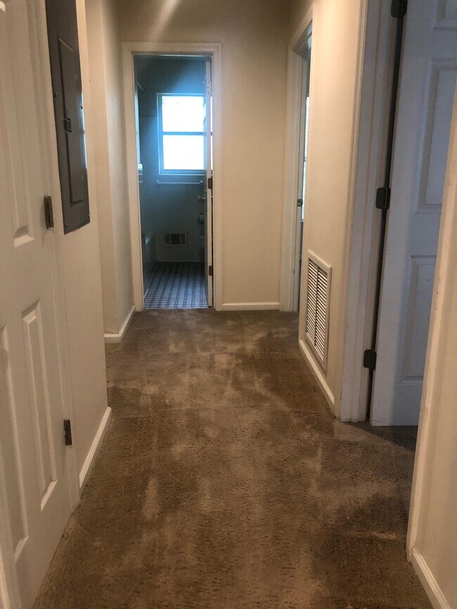 Building Photo - 1510 Raa Ave