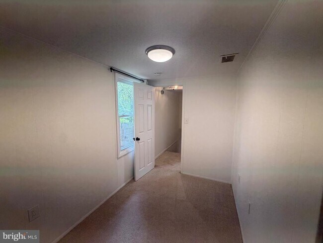 Building Photo - 5014 Delaware St