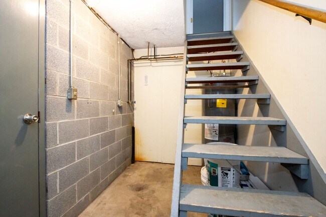 Building Photo - Two bedroom apartment