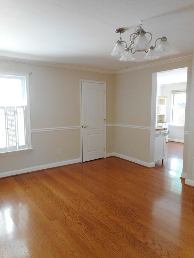 Building Photo - 608 Green St