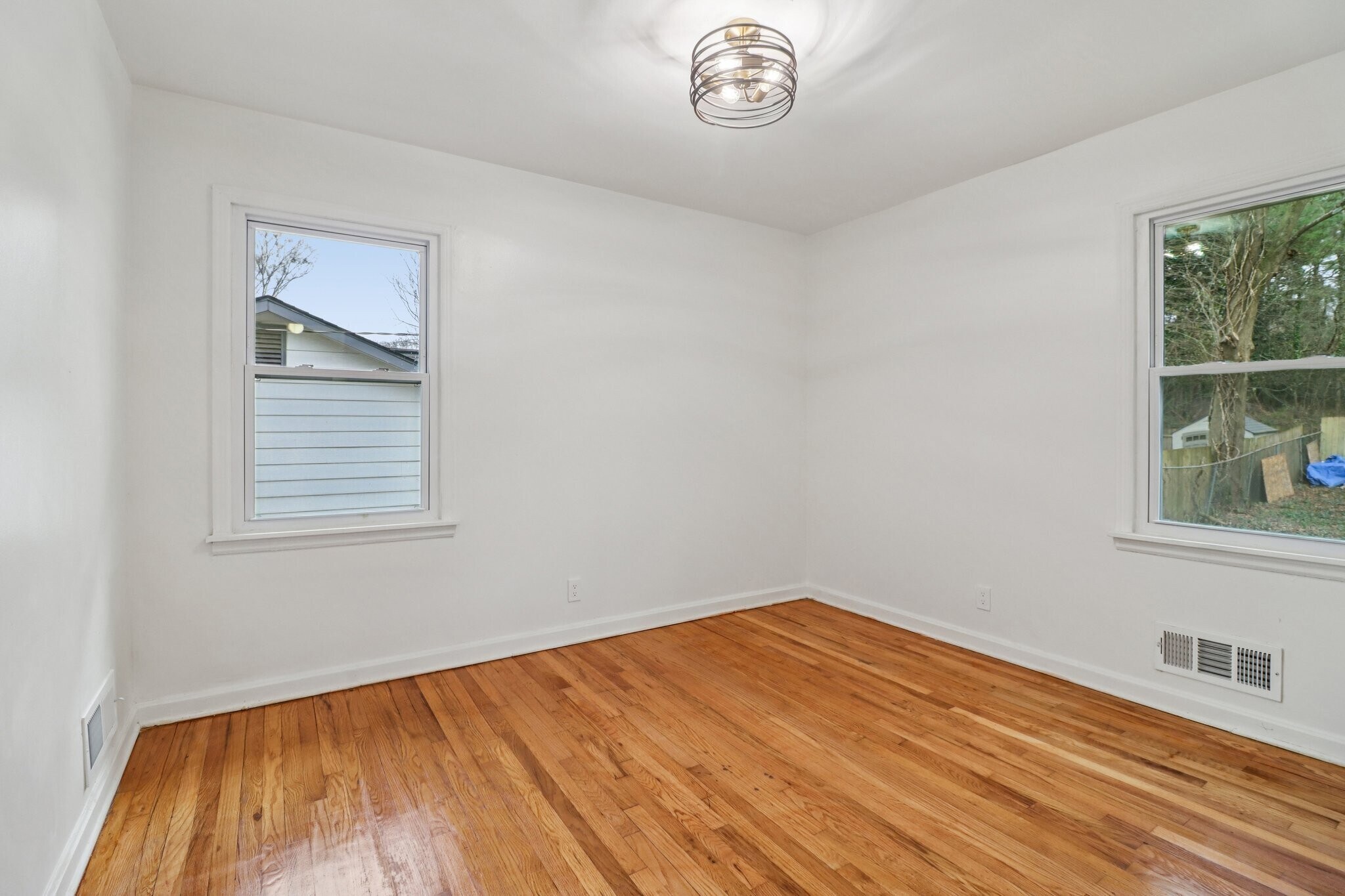 Building Photo - 3159 Bobolink Dr