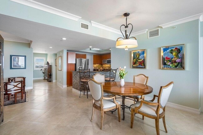 Building Photo - 2650 Lake Shore Dr