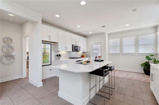 Building Photo - 9507 Gynerium Dr