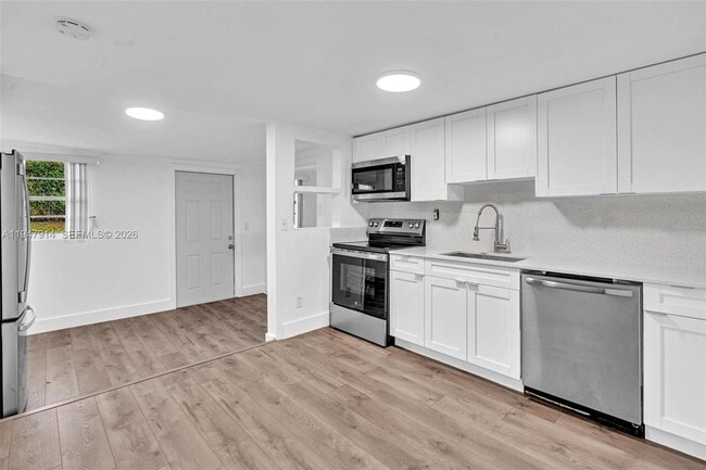 Building Photo - 2636 SW 29th Ct