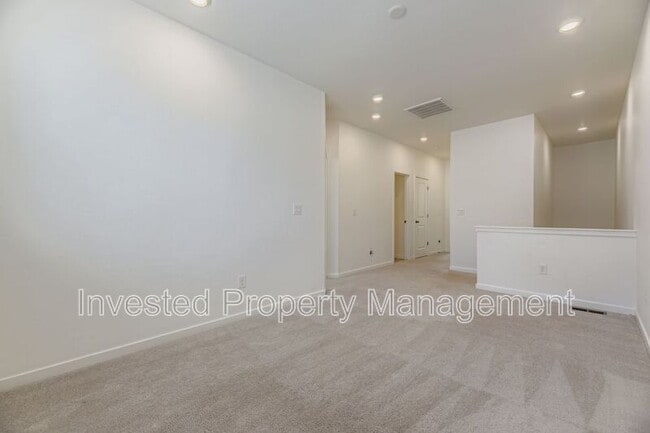 Building Photo - 7488 W Pacific Ln