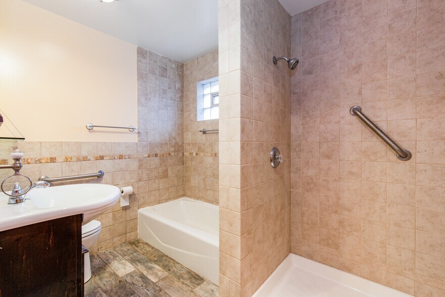 Building Photo - 8906 S Halsted St