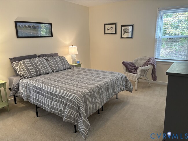 Building Photo - 3856 River Rd W