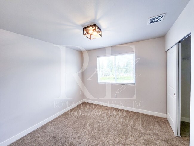 Building Photo - Modern, Spacious, & Conveniently Located H...