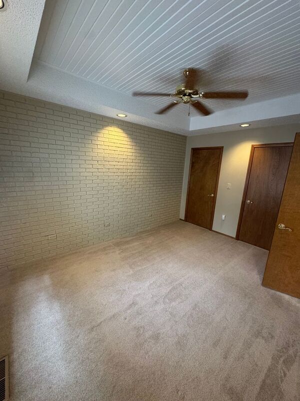 Building Photo - 510 E Elm St