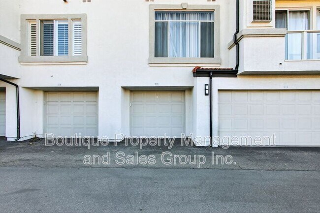 Building Photo - 30902 Club House Dr