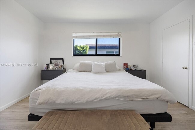 Building Photo - 20375 NE 22nd Pl