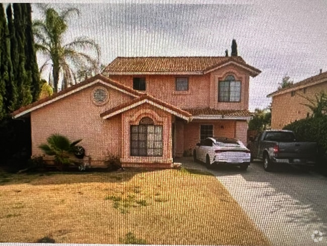 Building Photo - 39760 Rustic Glen Dr