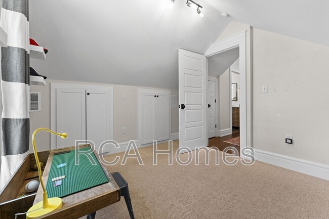 Building Photo - 1321 N Beville Ave