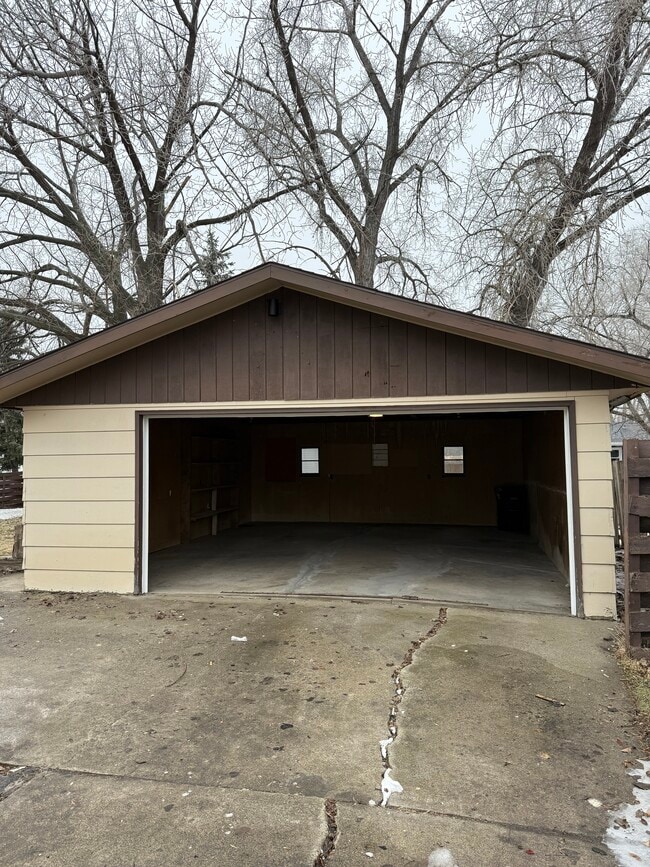 Building Photo - 822 29th St N