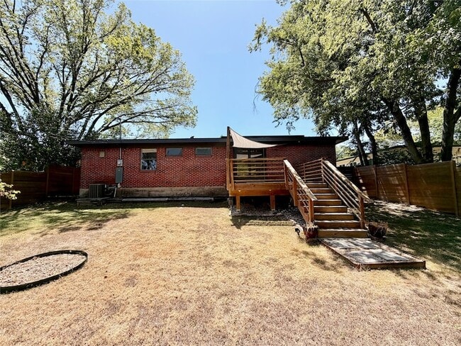 Building Photo - 2223 Forest Oaks Dr