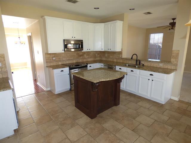 Building Photo - 1820 Sumac Dr