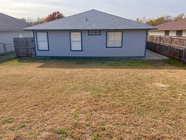 Building Photo - NEW IN MANAGEMENT - AVAILABLE JAN 1ST