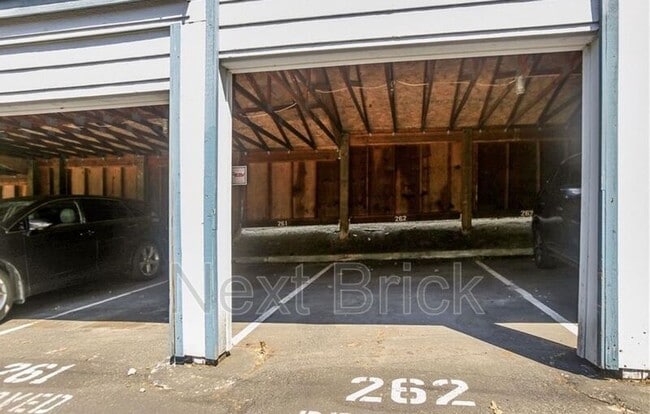 Building Photo - 975 Aberdeen Ave