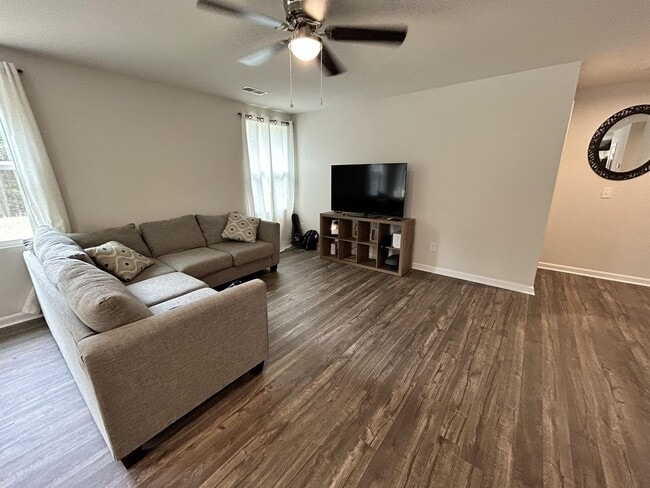 Building Photo - 132 Queens Mill Ct