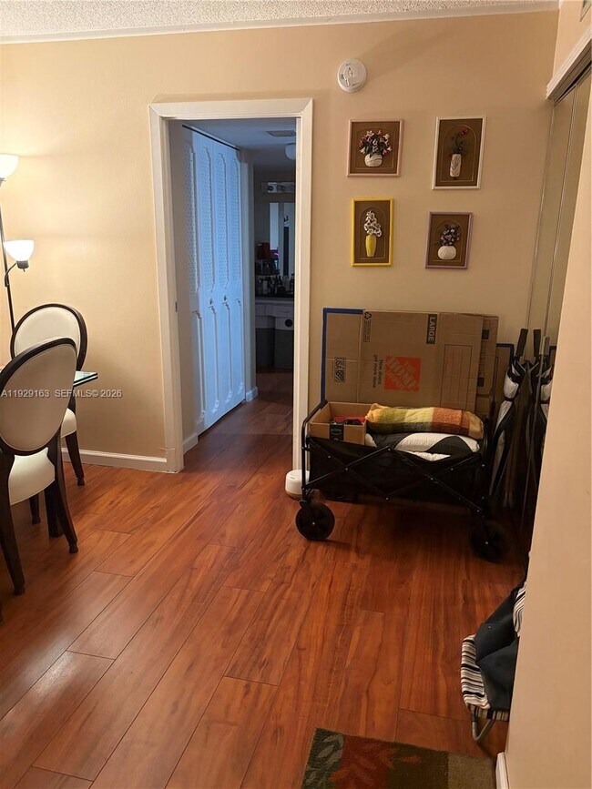 Building Photo - 3401 N Country Club Dr