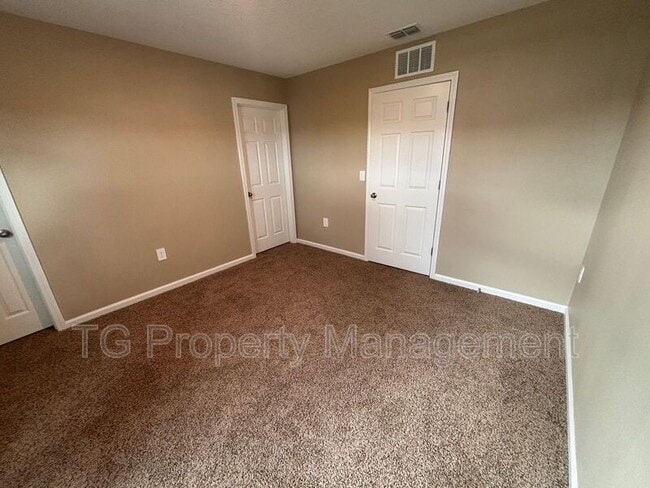 Building Photo - 903 Rivertree Pl