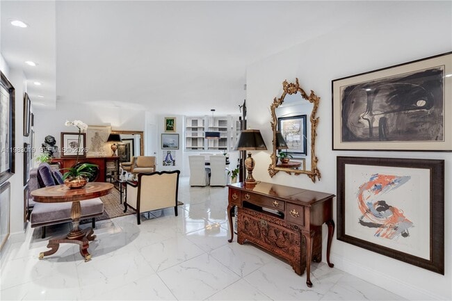 Building Photo - 825 Brickell Bay Dr