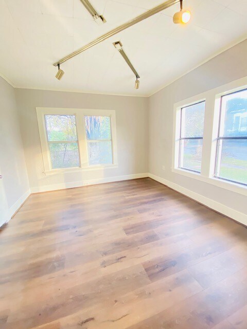 Building Photo - 4625 Bell St