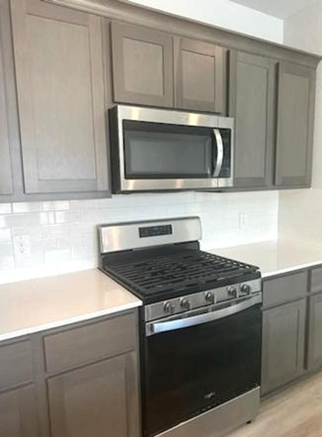 Building Photo - 3 Bedroom, 2 Bath in Midtown Subdivision C...