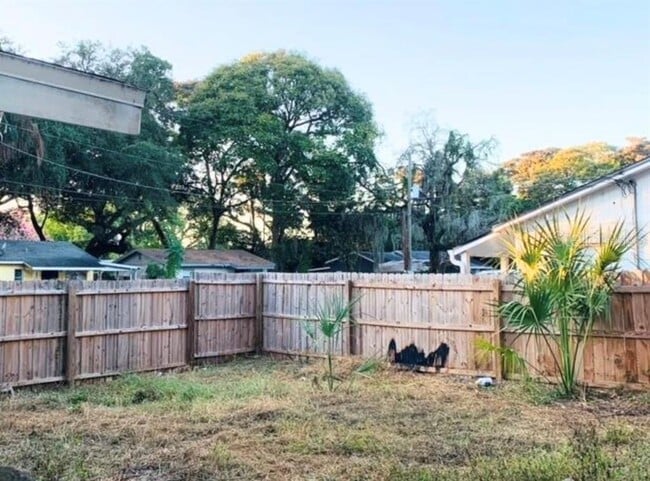 Building Photo - 1502 E Sewaha St