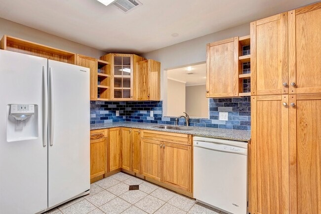 Building Photo - 1135 W 31st St