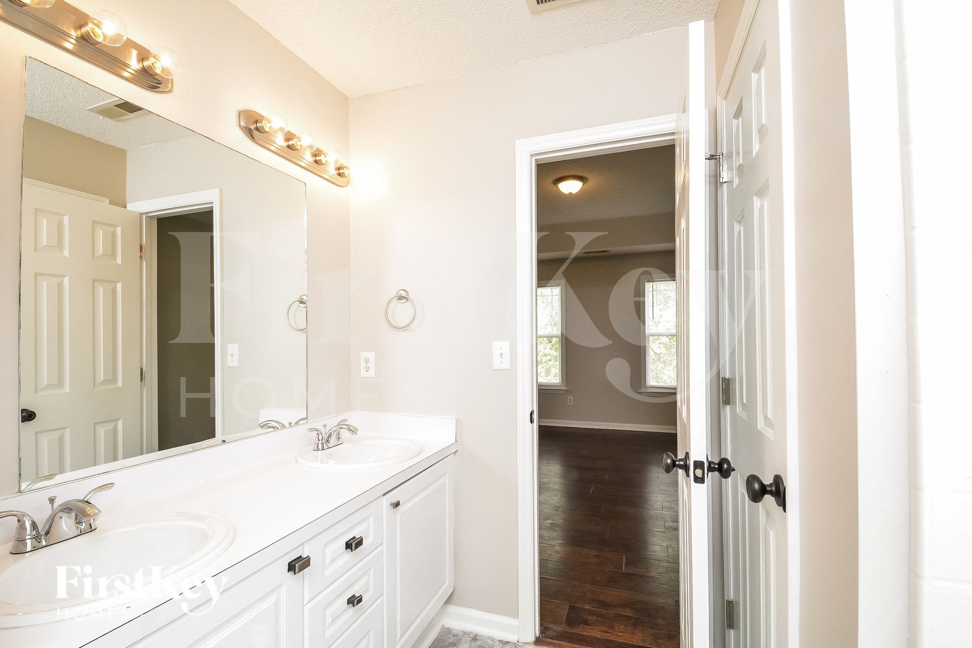 Building Photo - 2316 Sapphire Valley Dr