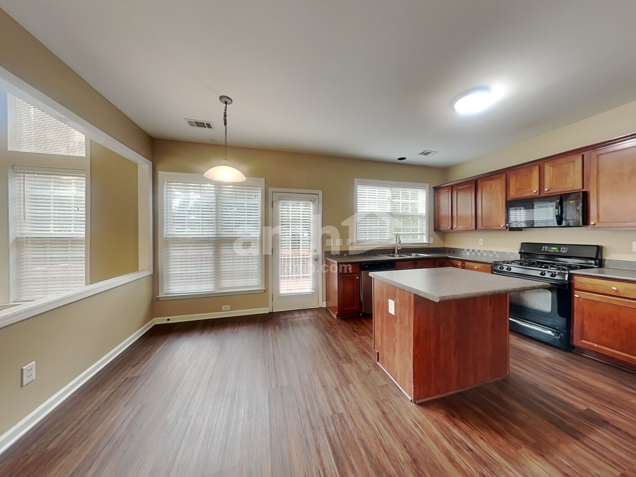 Building Photo - 3695 Moor Pointe Dr