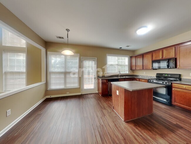 Building Photo - 3695 Moor Pointe Dr