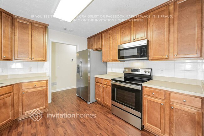 Building Photo - 555 Wellington Ln