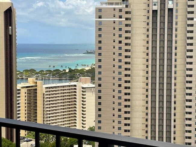 Building Photo - Available on 8/1/25, 600 sqft, 1 Bedroom, ...