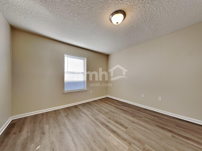 Building Photo - 1411 Heather Glen Ln