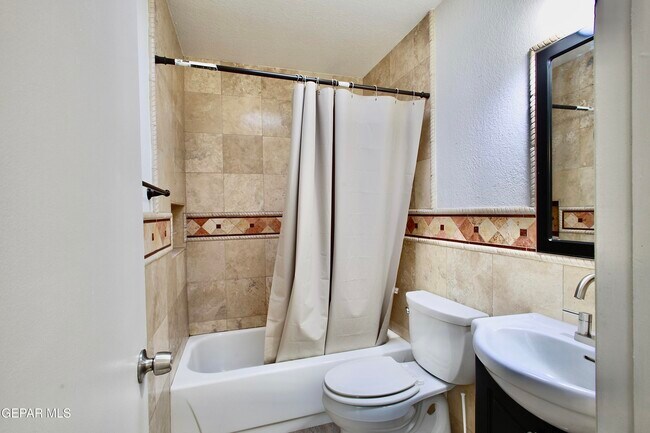 Building Photo - 901 Tepic Dr