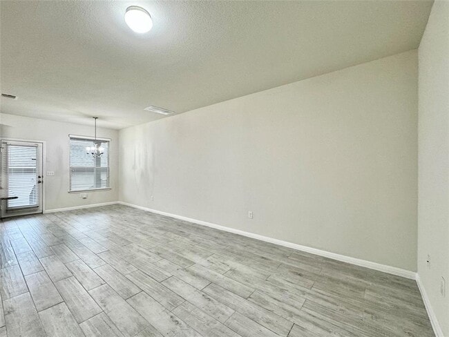 Building Photo - 513 N Heatherwilde Blvd