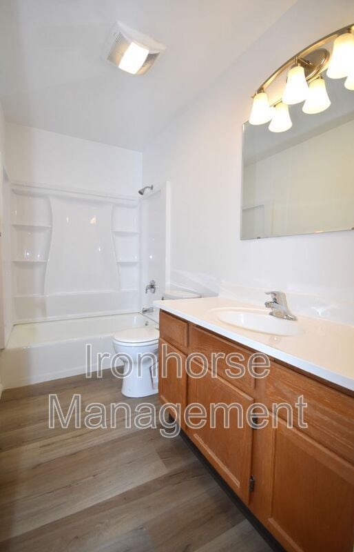 Building Photo - 811 W Villard St