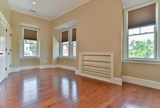 Building Photo - 3 Savin Hill Ave
