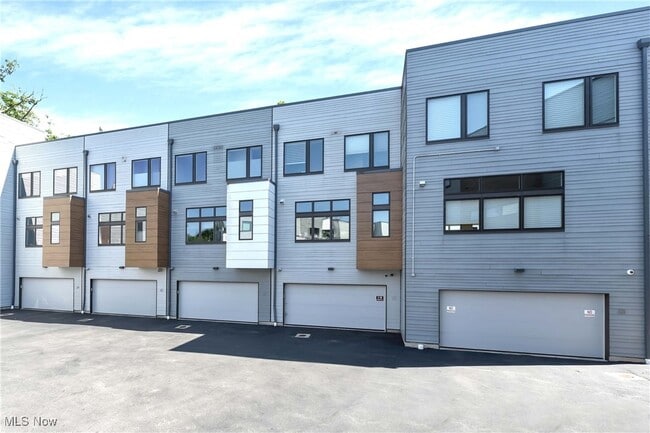 Building Photo - 18875 Riversouth Terrace