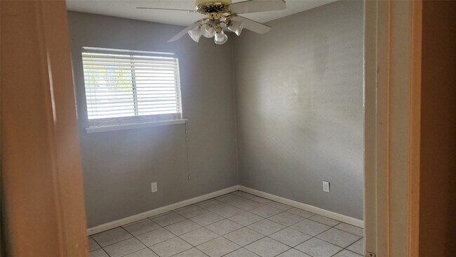 Building Photo - 2815 Quail Valley E Dr