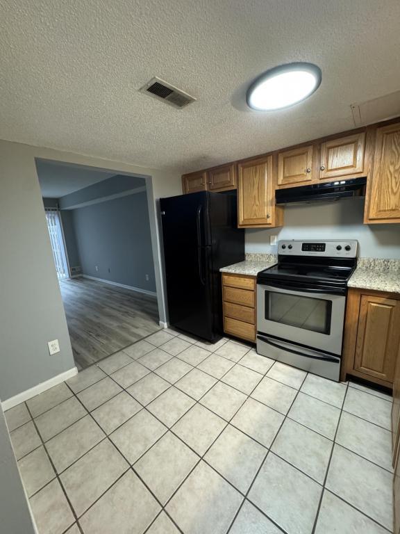 Building Photo - 11 Apple Ln