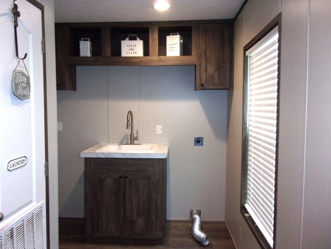 Building Photo - 811 Sitton Rd