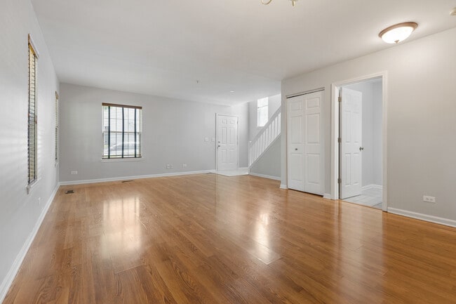 Building Photo - 1127 Orleans Dr