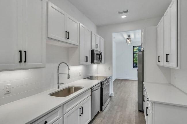 Building Photo - 1403 Martin St