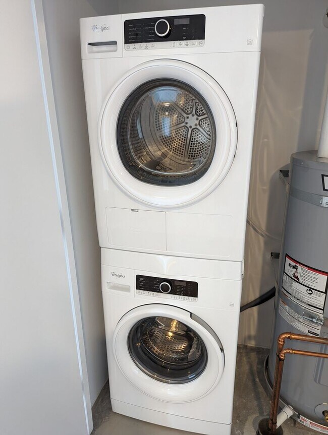 Building Photo - 2159