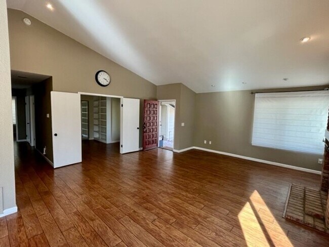 Building Photo - Village Park Single Story Home - Immaculat...